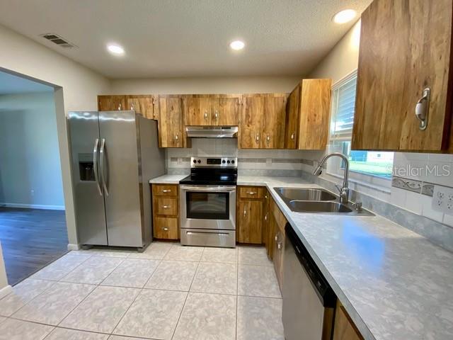 RAINBOW S END ESTATE - Residential