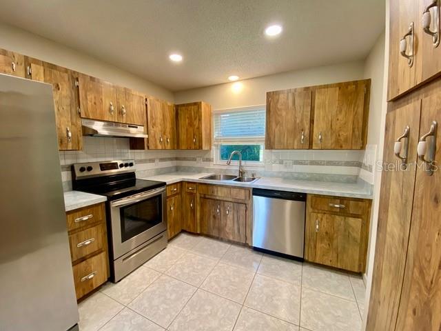 RAINBOW S END ESTATE - Residential