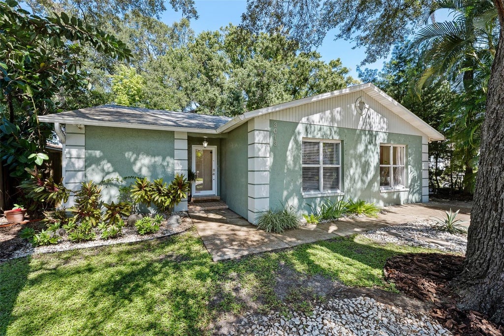 Photo of 3013 W Arch Street, Tampa, FL 33607 (MLS # TB8562011)