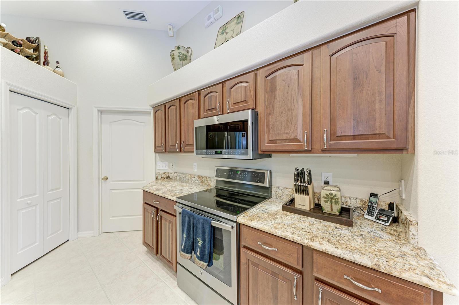 CARLYLE AT VILLAGES OF PALM-AIRE - Residential