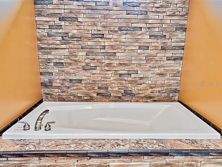 UNIVERSITY ESTATES - Residential