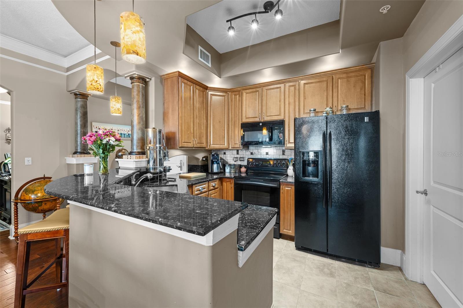 THE PARKSIDE OF ONE BAYSHORE - Residential