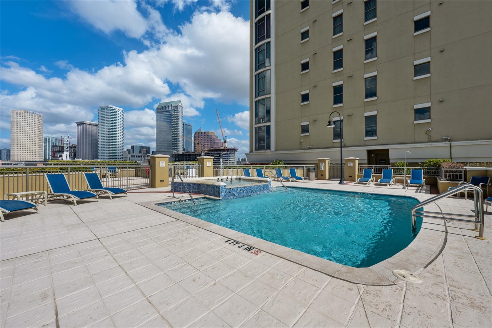 THE PARKSIDE OF ONE BAYSHORE - Residential