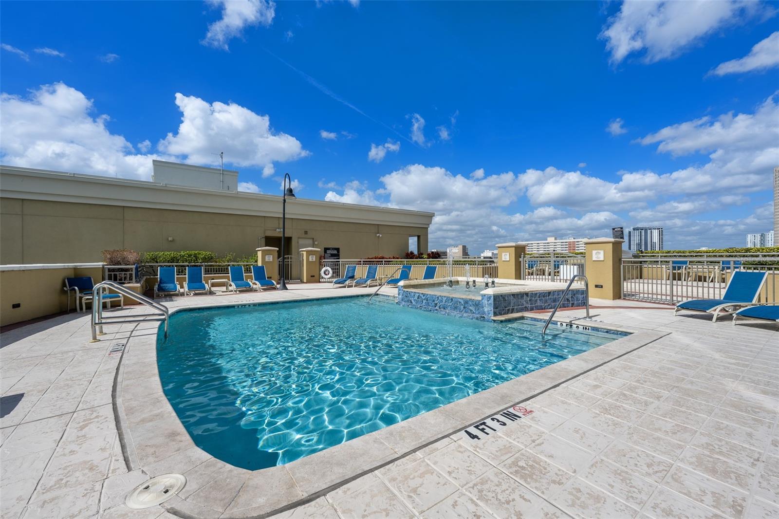 THE PARKSIDE OF ONE BAYSHORE - Residential