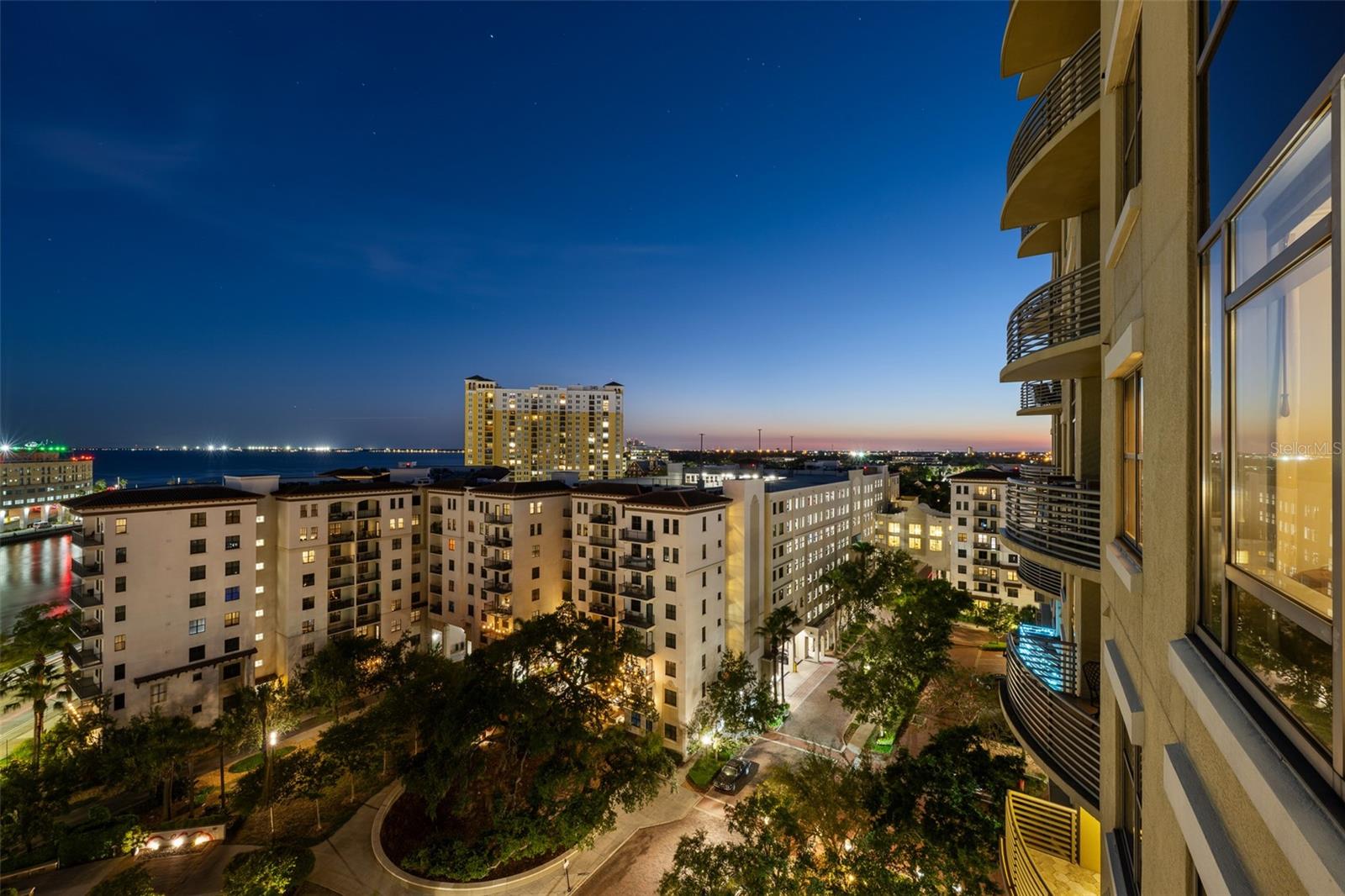 THE PARKSIDE OF ONE BAYSHORE - Residential