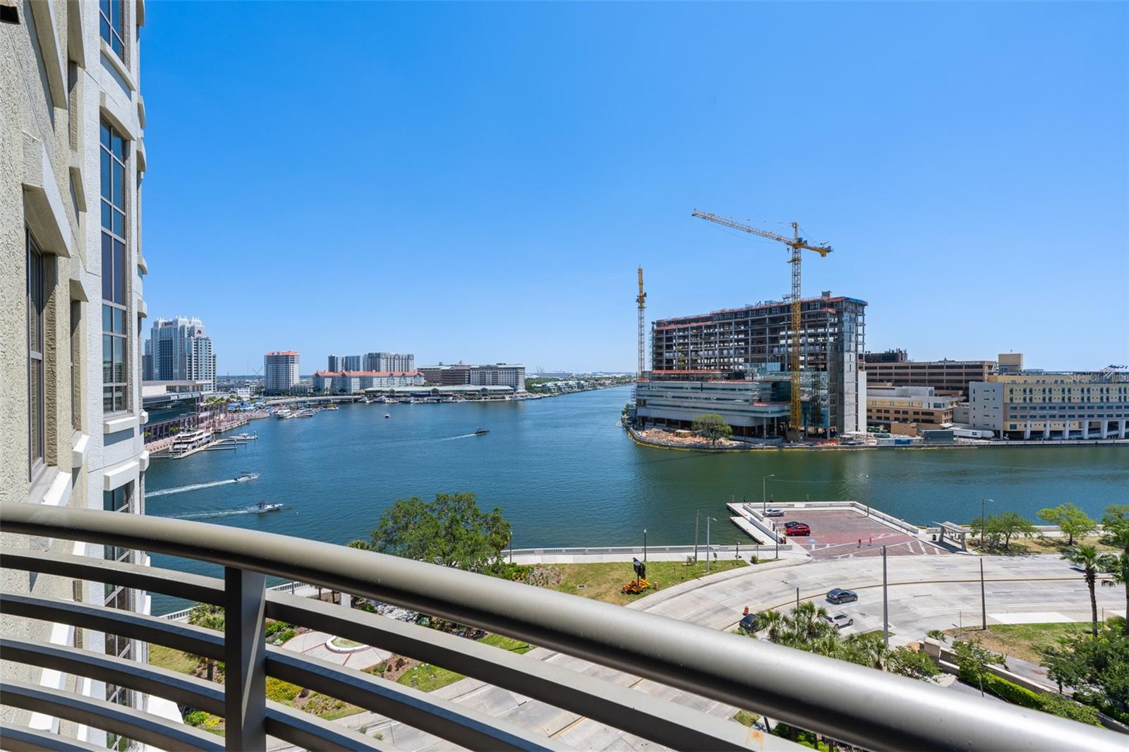 THE PARKSIDE OF ONE BAYSHORE - Residential