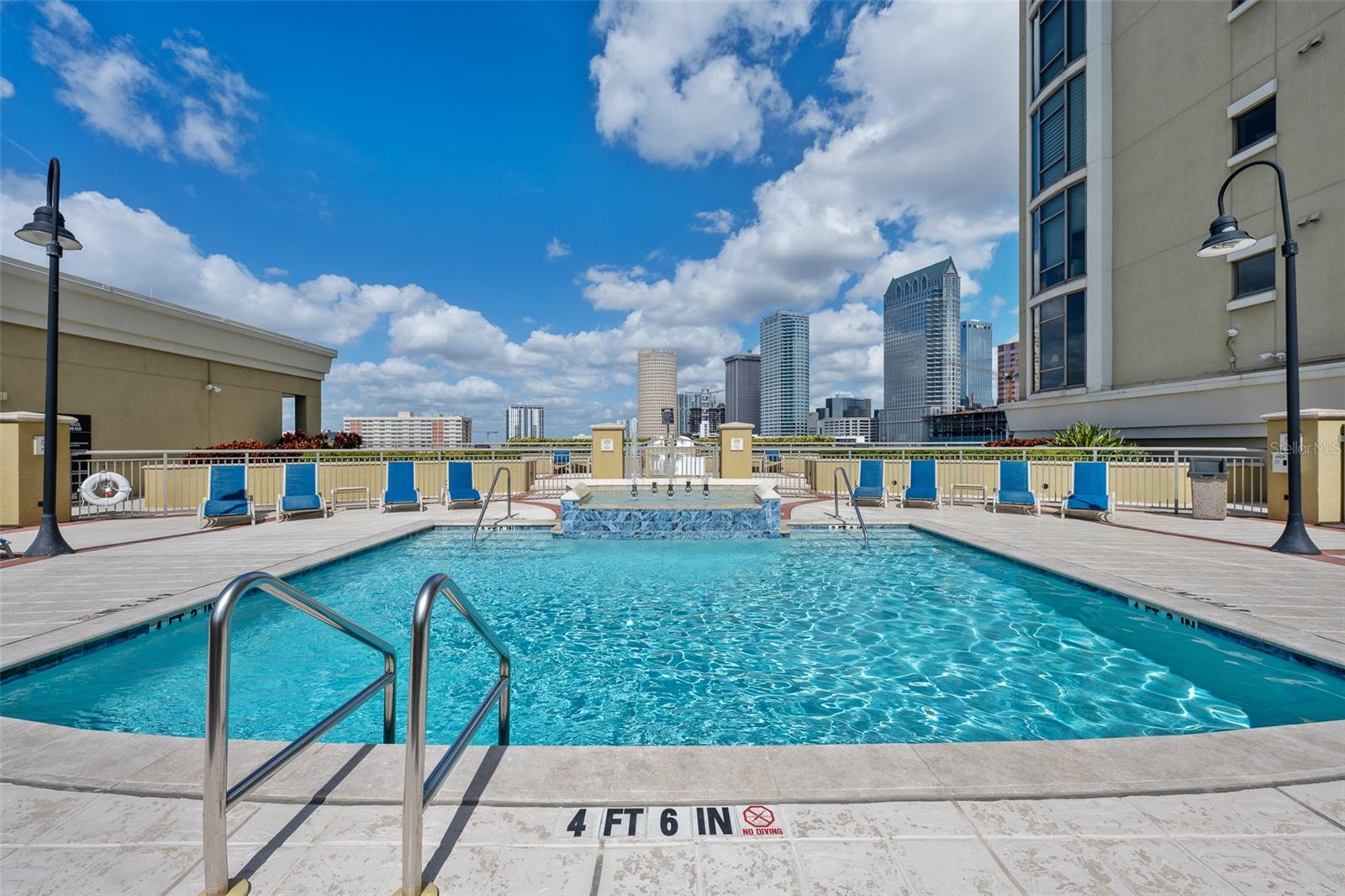 THE PARKSIDE OF ONE BAYSHORE - Residential