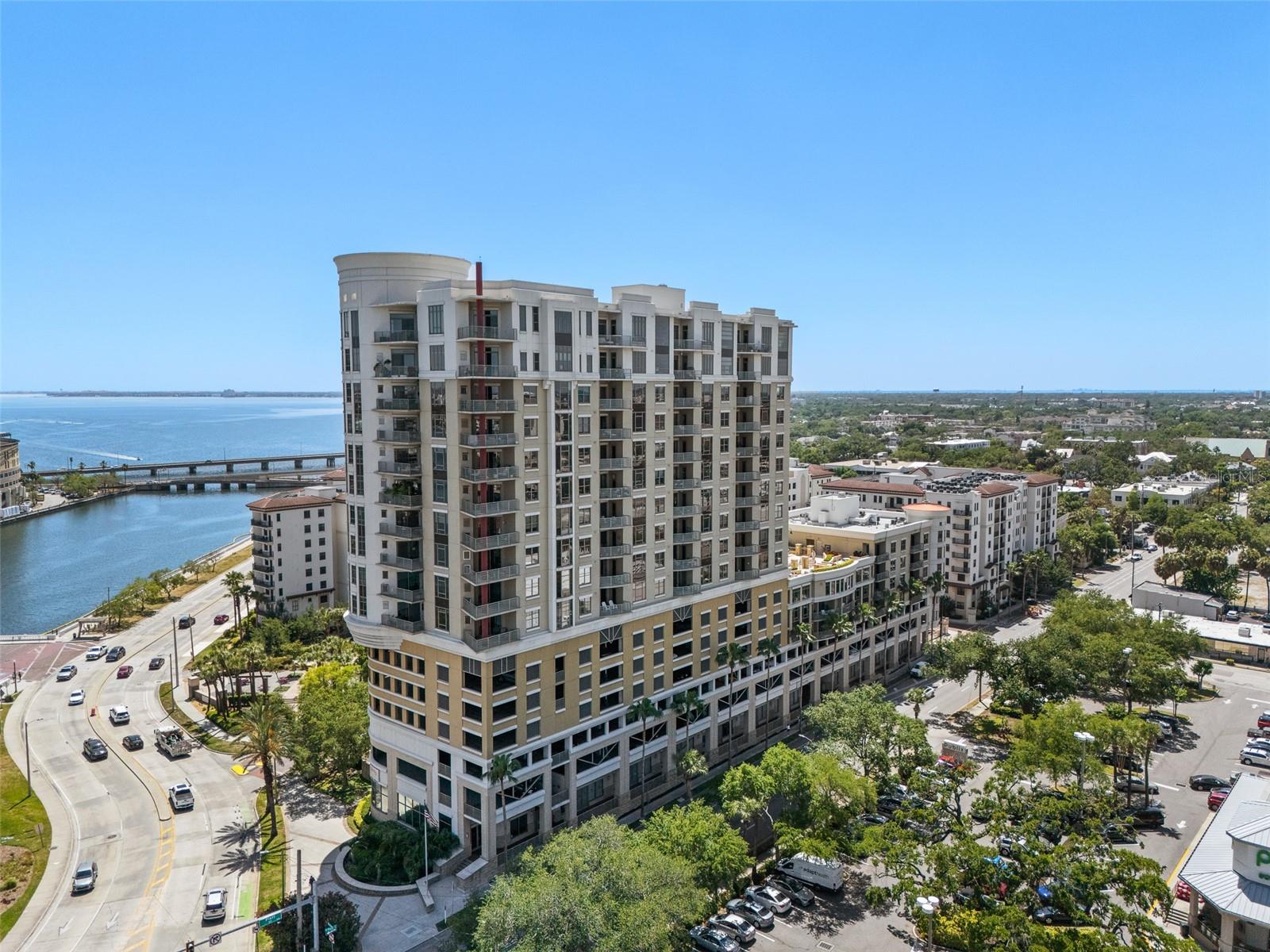 THE PARKSIDE OF ONE BAYSHORE - Residential