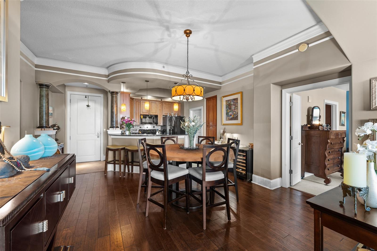 THE PARKSIDE OF ONE BAYSHORE - Residential