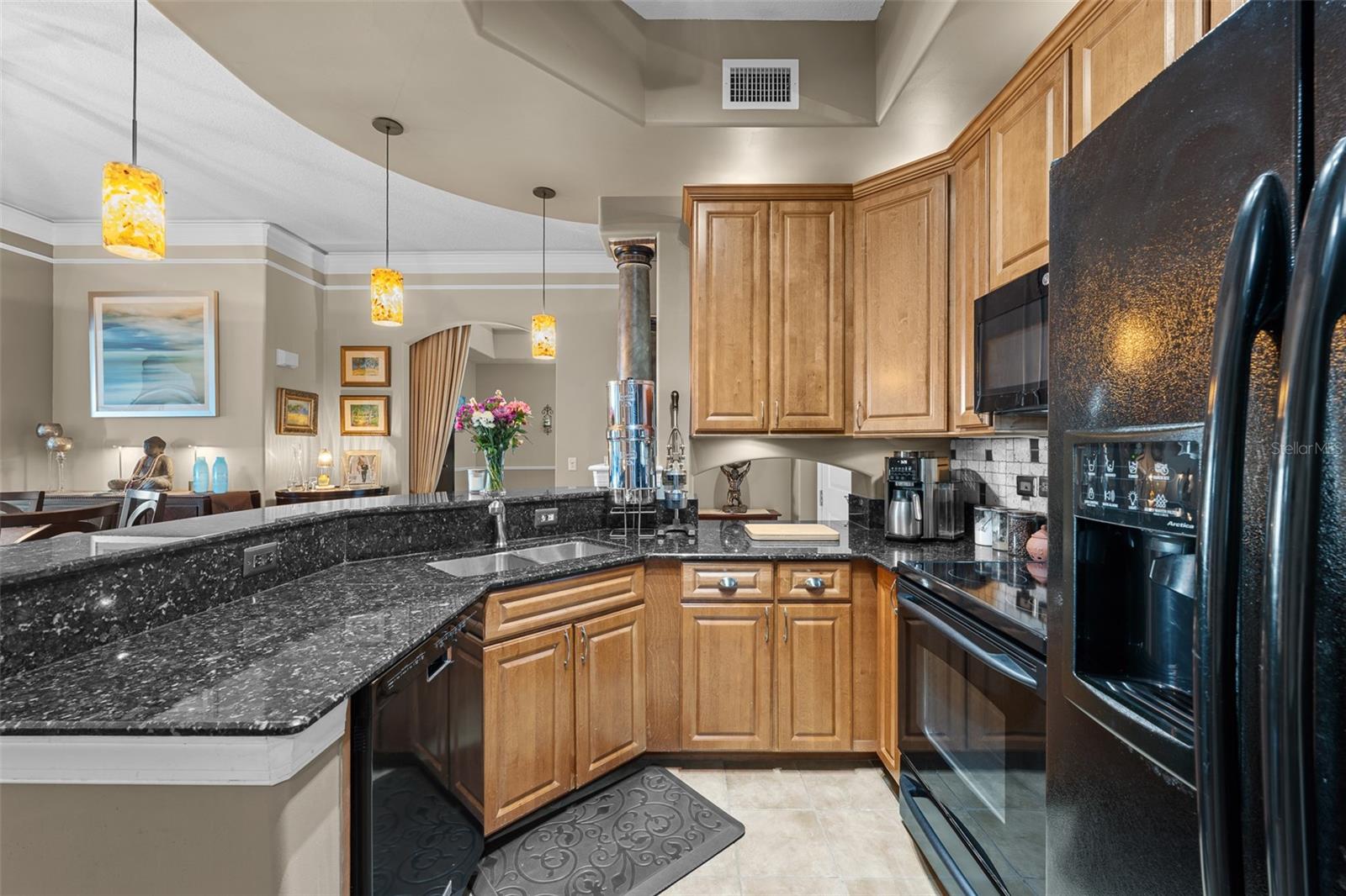 THE PARKSIDE OF ONE BAYSHORE - Residential