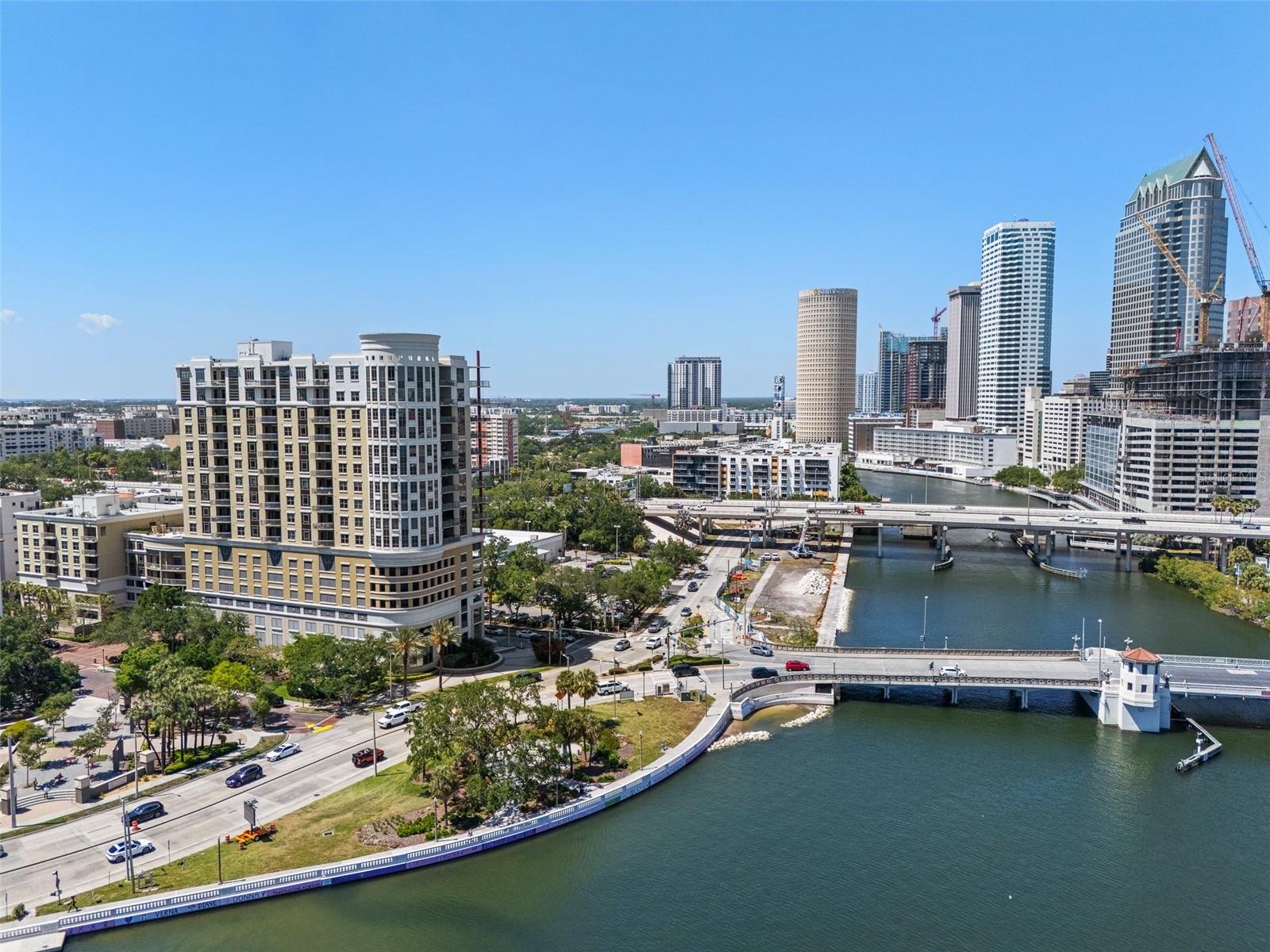 THE PARKSIDE OF ONE BAYSHORE - Residential