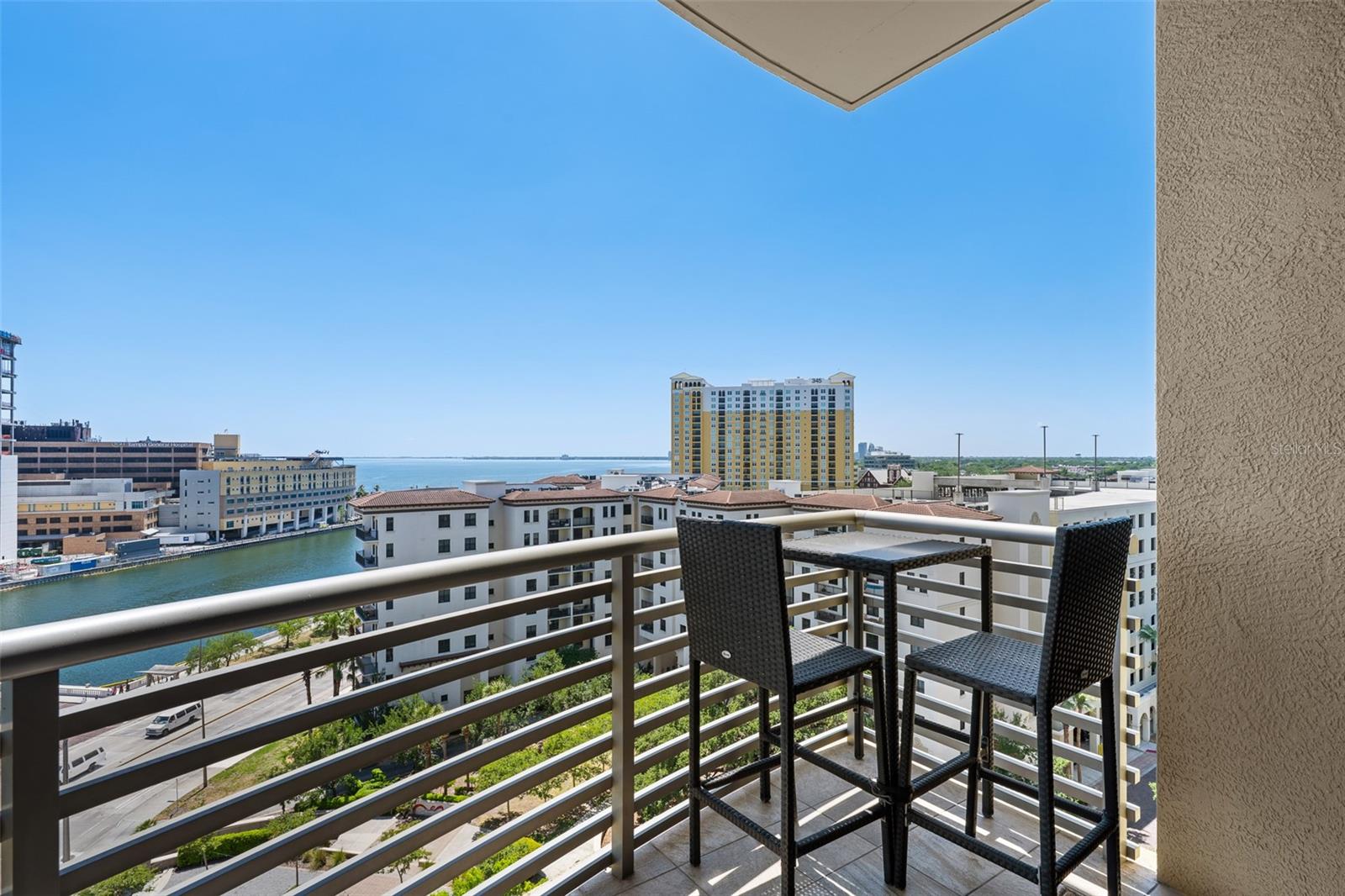 THE PARKSIDE OF ONE BAYSHORE - Residential