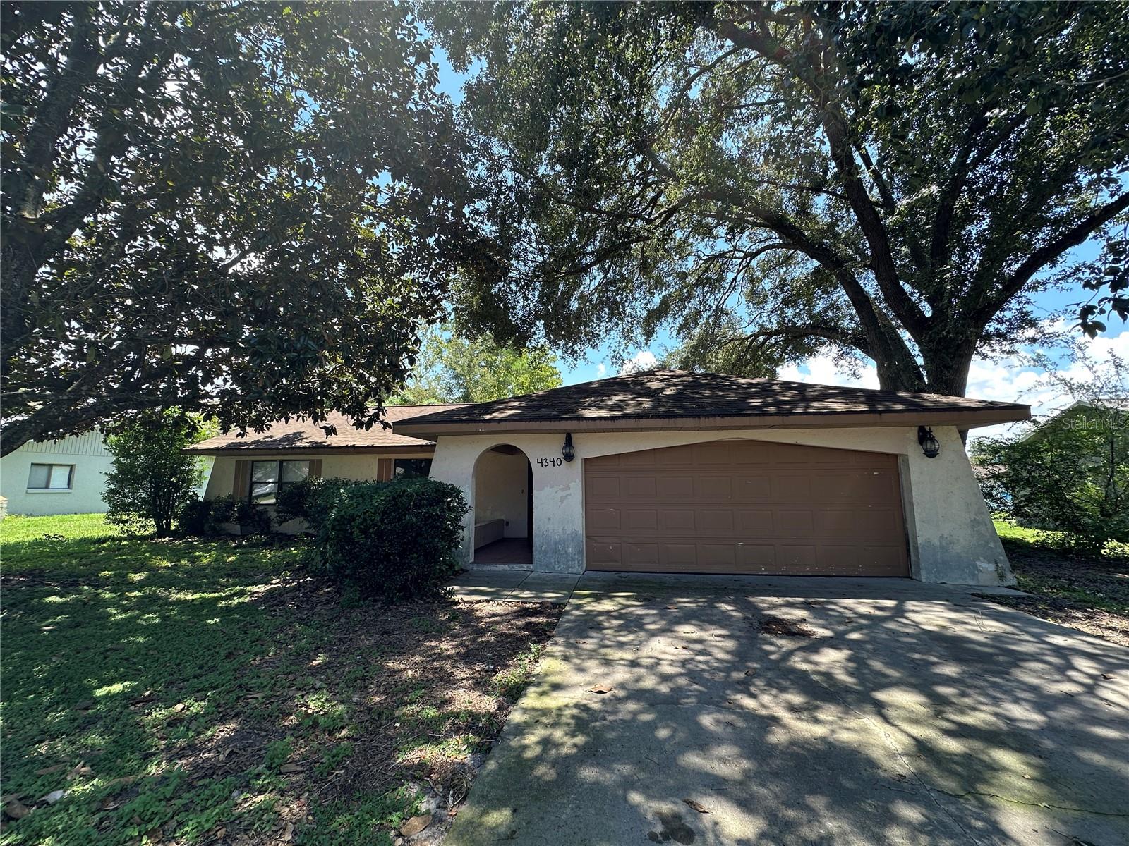 Spacious two bedroom, 2 bath in SE Ocala. Please complete an application after viewing the property with a Real Estate Agent. Applications must include proof of income, valid photo ID and application fee. A credit and background check will be performed on all completed applications. All properties are rented in ‘as-is’ condition.