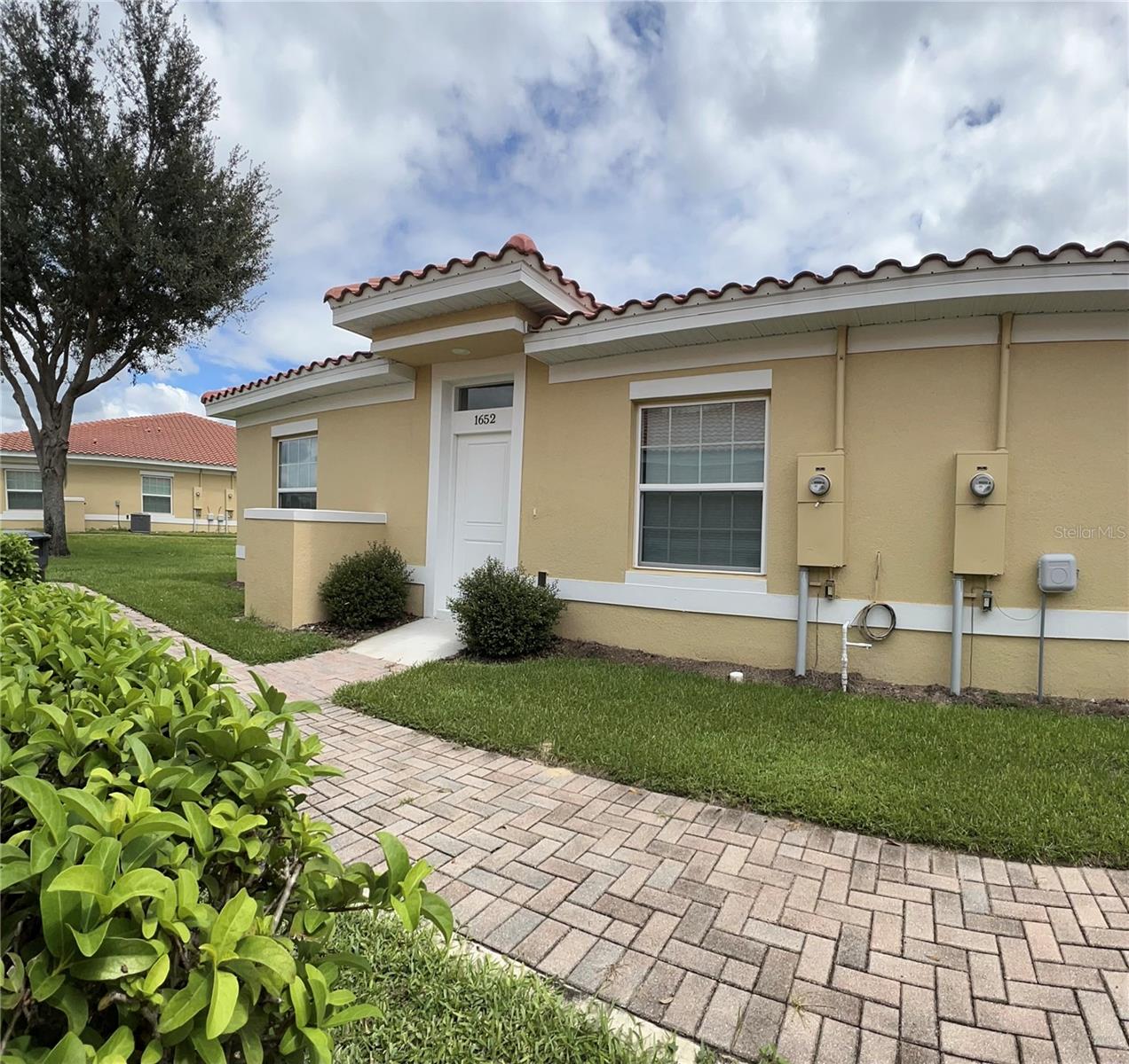 SPECIAL!! ONLT $1,000 SECURITY DEPOSIT - Welcome to this stunning, brand-new 2-bedroom, 2-bathroom villa in the privately gated community TUSCANY PRESERVE, right in the heart of Poinciana. This residence featured a modern open concept family room with elegant wood-like tile flooring throughout. The modern kitchen with granite countertop, stainless steel appliances, and a convenient pantry. A Laundry closet with brand new washer and dryer. The spacious master bedroom features a double-sink vanity with granite contertop and a shower/tub combination. Step outside your door and enjoy the sparking pool, access to the fitness center, clubhouse, and tenis courts, with complementary internet and basic cable included in rent. The community's situated proximity to major attractions like Disney World, SeaWorld, and Universal Studios. Close to Old Town Kissimmee, you'll have easy access to an array of shops, restaurants, and entertainment options. Outdoor enthusiasts will love being near Waterford Lakes Regional Park, and the easy access to US-192 ensures a quick commute to other parts of the city and the Orlando metropolitan area. Essential services such as Osceola Regional Medical Center and Valencia College are just a short drive away.
Don’t miss this oportunity, easy approval process, and esasy to show. Schedule your showing today!