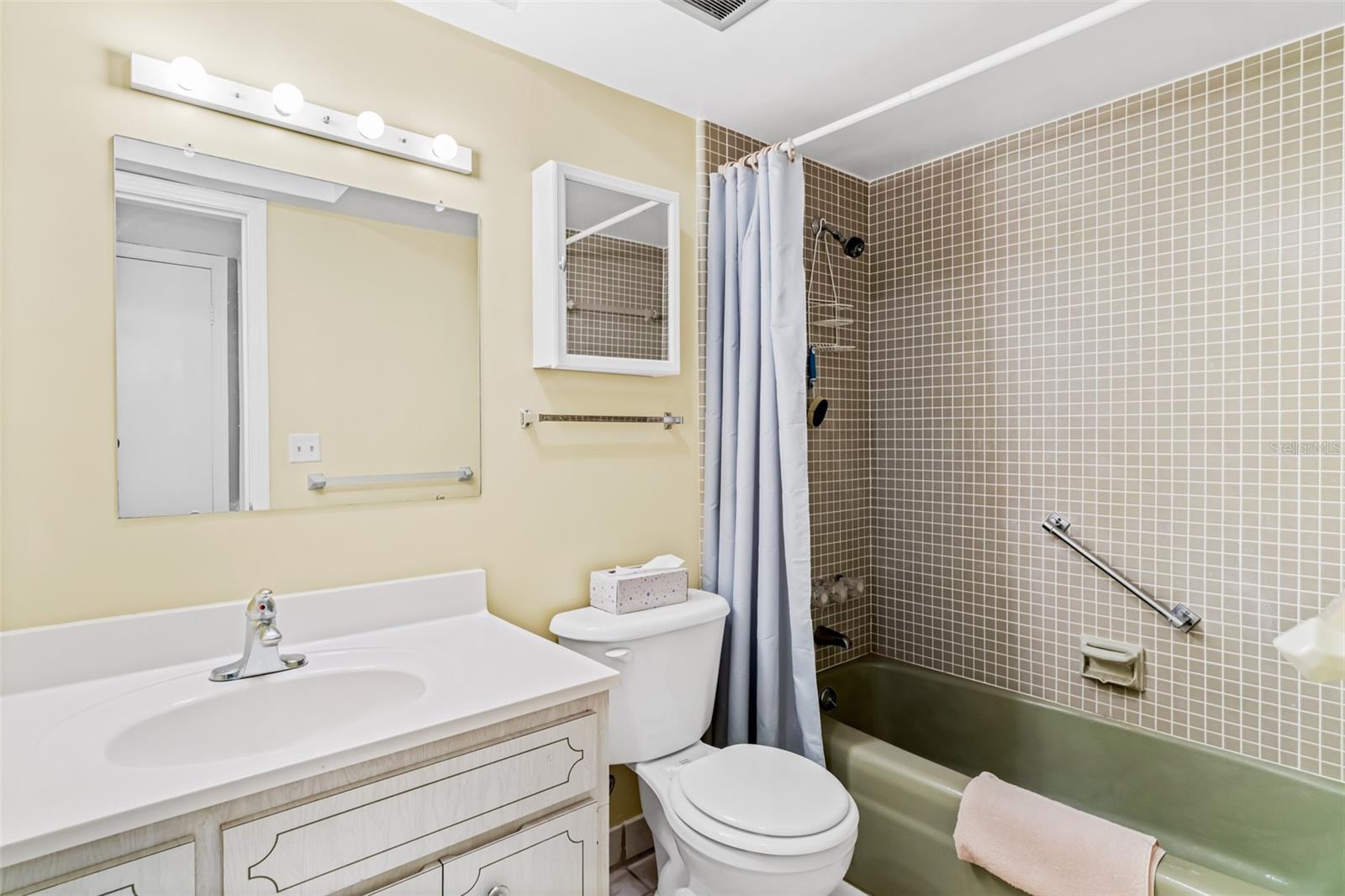 PORT BELLEAIR 2 CONDO - Residential