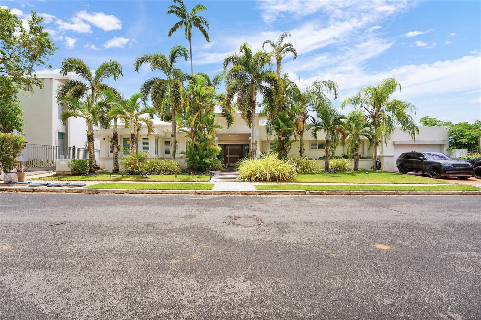 TAMBIEN TENEMOS LOS PLANOS PARA REMODELACION Exquisite Residence in Santa María – One of San Juan’s Neighborhoods Discover this elegant 4-bedroom, 4.5-bathroom estate offering 4,600 sq. ft. of refined living, 2,200m space in the heart of Santa María, San Juan. Designed for comfort and entertaining, this residence blends sophistication with resort-style amenities. Property Features • 4 spacious bedrooms | 4.5 bathrooms • Two-car garage (marquesina) • Private wine cellar with capacity for 1,000 bottles • Open and bright living areas with high ceilings Amenities & Lifestyle • Sparkling pool with outdoor lounging areas • Tennis court, gym, and gazebo • Exclusive neighborhood with 24/7 security • Lush tropical landscaping for privacy and tranquility Located in Santa María, one of Puerto Rico’s most sought-after communities, this property offers proximity to top schools, shopping, fine dining, and easy highway access—all within a secure, serene setting. BRING IT!