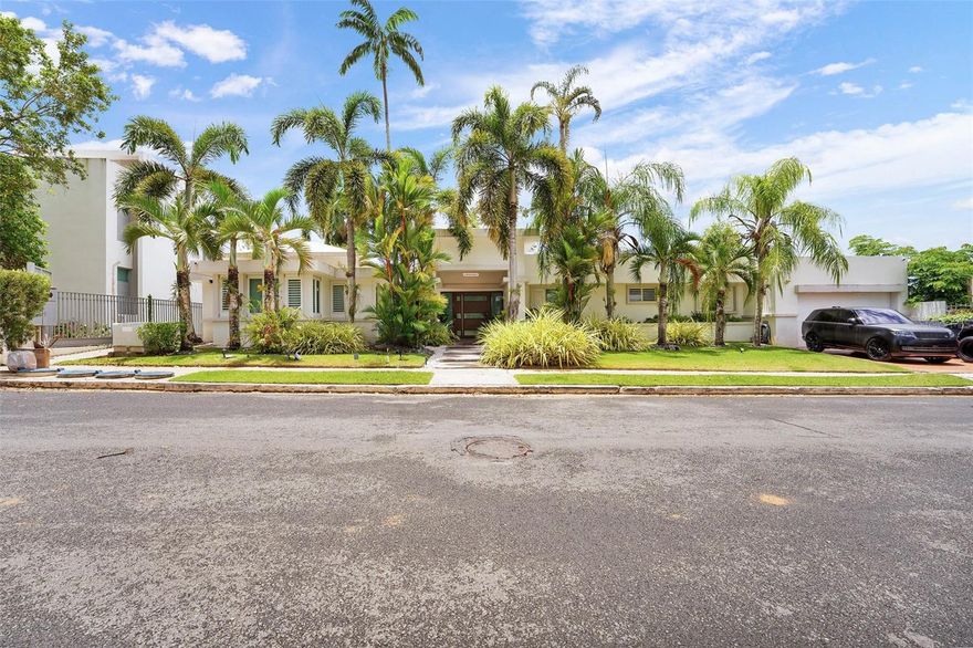 TAMBIEN TENEMOS LOS PLANOS PARA REMODELACION Exquisite Residence in Santa María – One of San Juan’s Neighborhoods Discover this elegant 4-bedroom, 4.5-bathroom estate offering 4,600 sq. ft. of refined living, 2,200m space in the heart of Santa María, San Juan. Designed for comfort and entertaining, this residence blends sophistication with resort-style amenities. Property Features • 4 spacious bedrooms | 4.5 bathrooms • Two-car garage (marquesina) • Private wine cellar with capacity for 1,000 bottles • Open and bright living areas with high ceilings Amenities & Lifestyle • Sparkling pool with outdoor lounging areas • Tennis court, gym, and gazebo • Exclusive neighborhood with 24/7 security • Lush tropical landscaping for privacy and tranquility Located in Santa María, one of Puerto Rico’s most sought-after communities, this property offers proximity to top schools, shopping, fine dining, and easy highway access—all within a secure, serene setting. BRING IT!