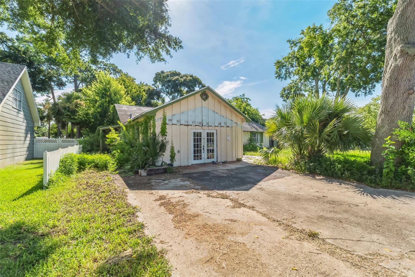 1511 CENTER AVENUE