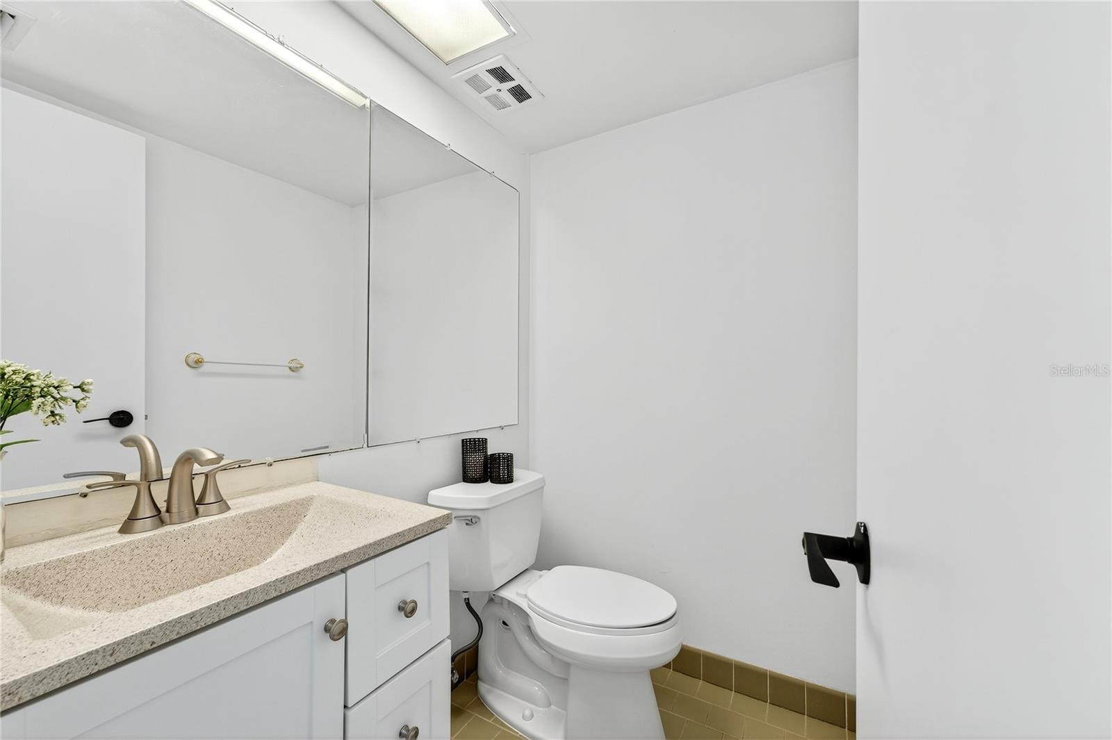 THREE PALMS POINTE CONDO - Residential