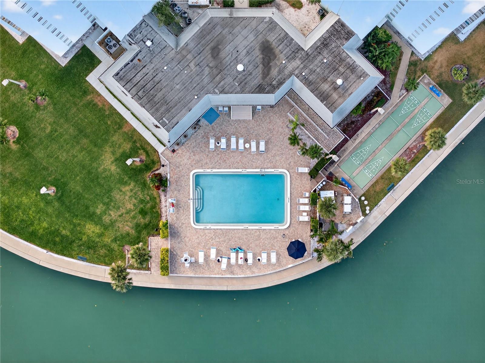 THREE PALMS POINTE CONDO - Residential