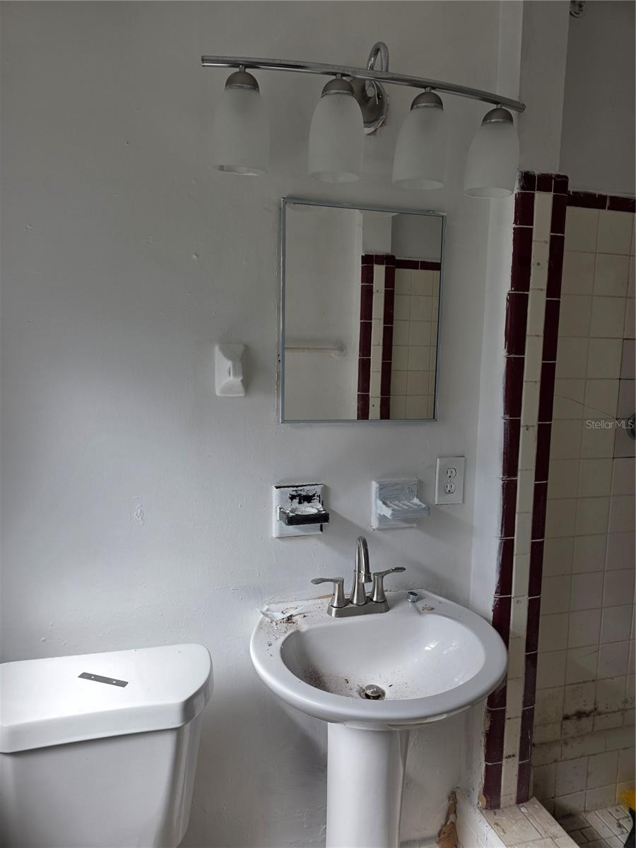 ROBINSWOOD HILLS - Residential Lease