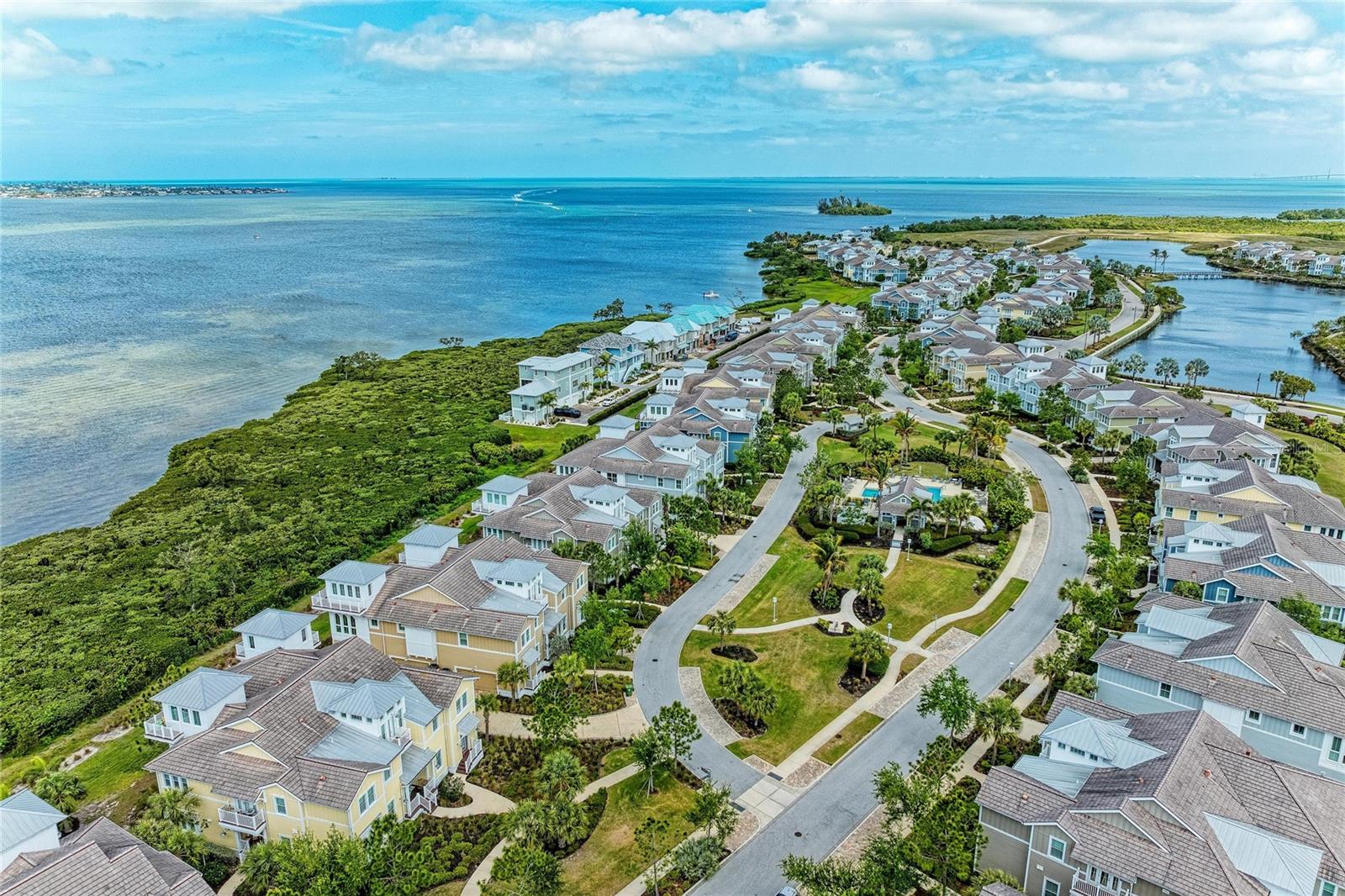 HARBOUR ISLE - EDGEWATER WALK - Residential
