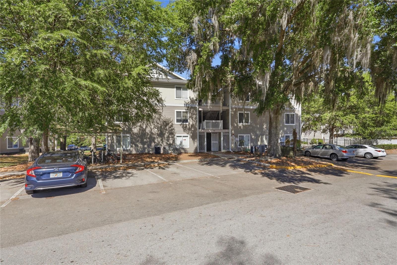 COUNTRYSIDE UNIVERSITY - Residential