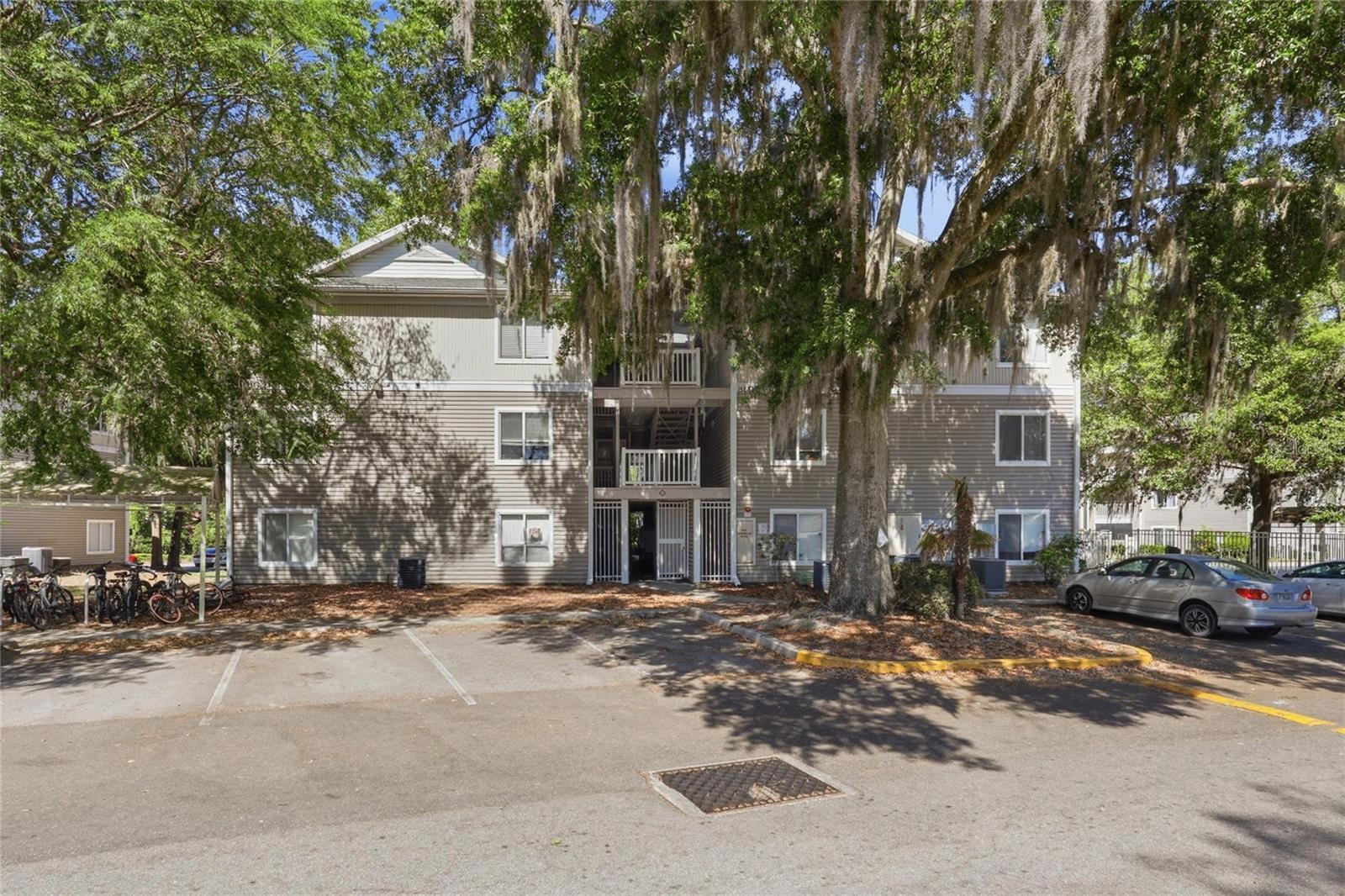 COUNTRYSIDE UNIVERSITY - Residential