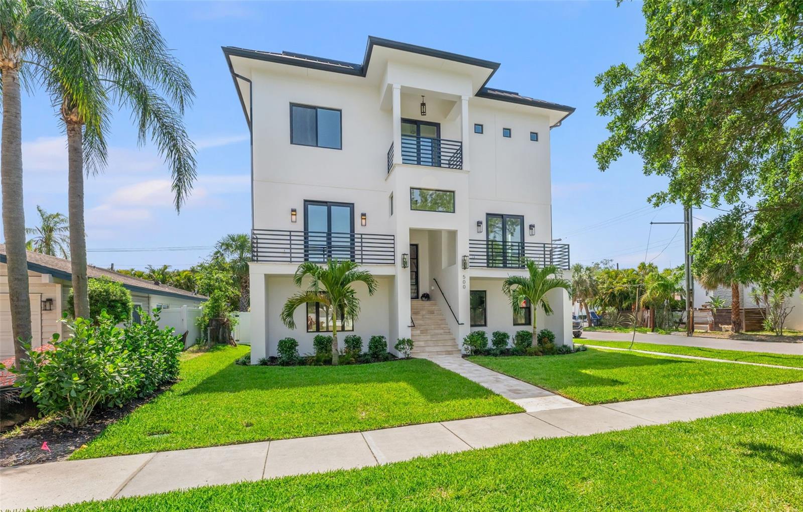 DAVIS ISLANDS PB10 PG52 TO 57 - Residential