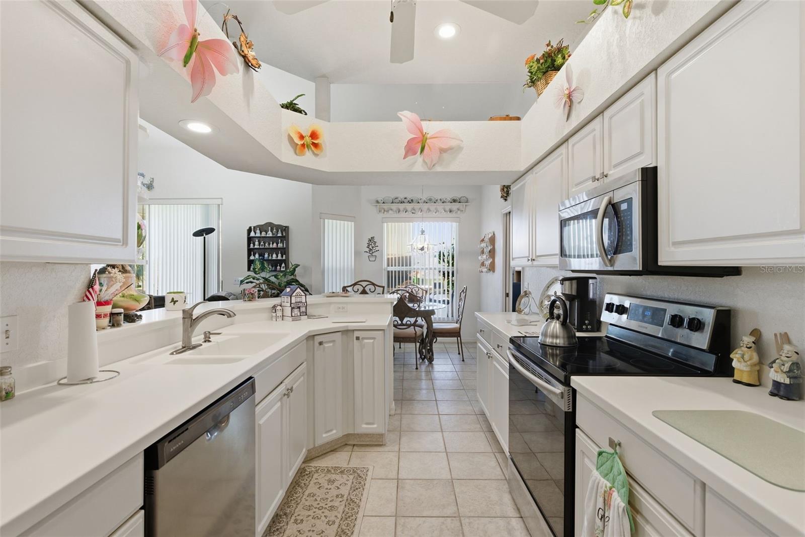 HUNTINGTON VILLAGE - Residential