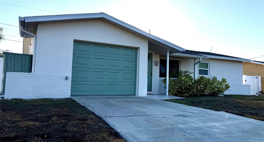 Photo of 1575 Eunice Lane, Clearwater, FL 33756 (MLS # O6380071)