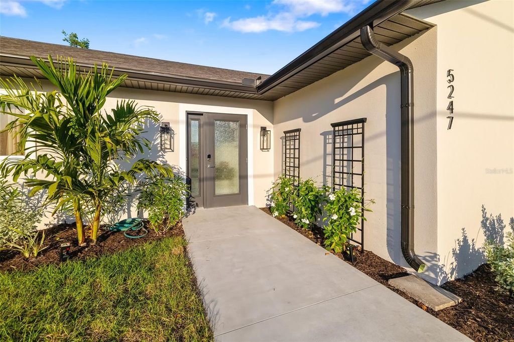 Photo of 5247 Carmilfra Drive, Sarasota, FL 34231 (MLS # A4678319)