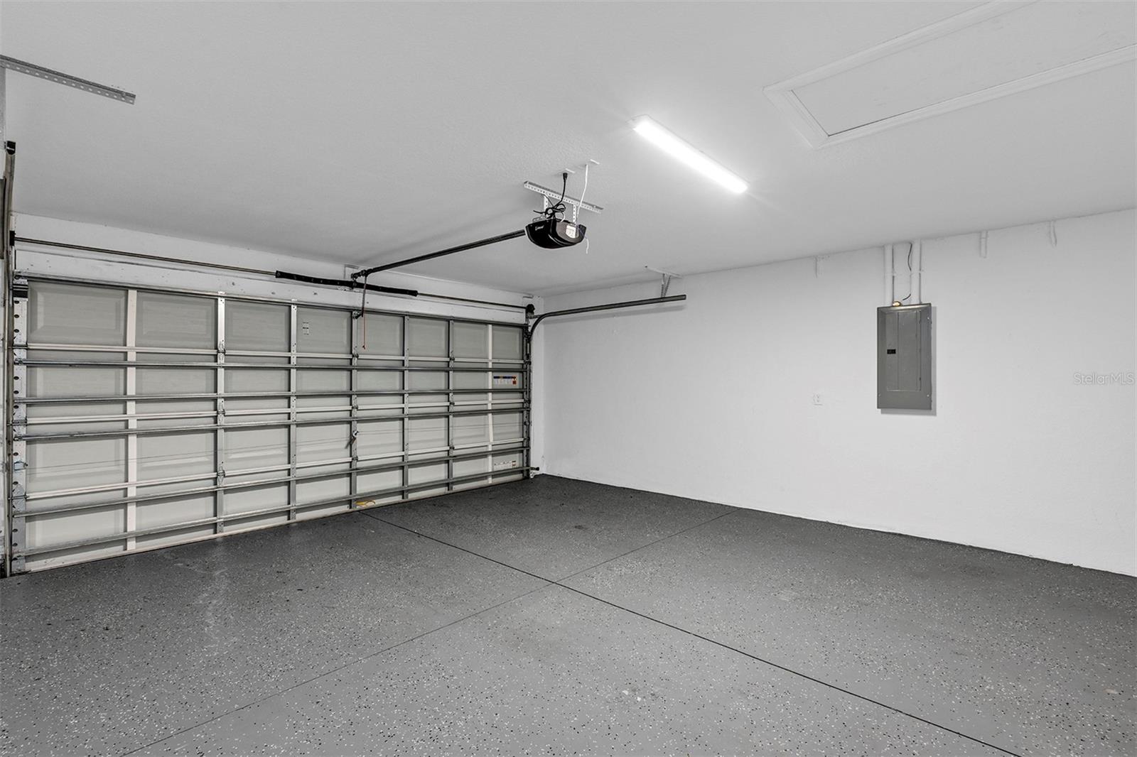 BELLEVIEWS SUNNY SKIES - Residential