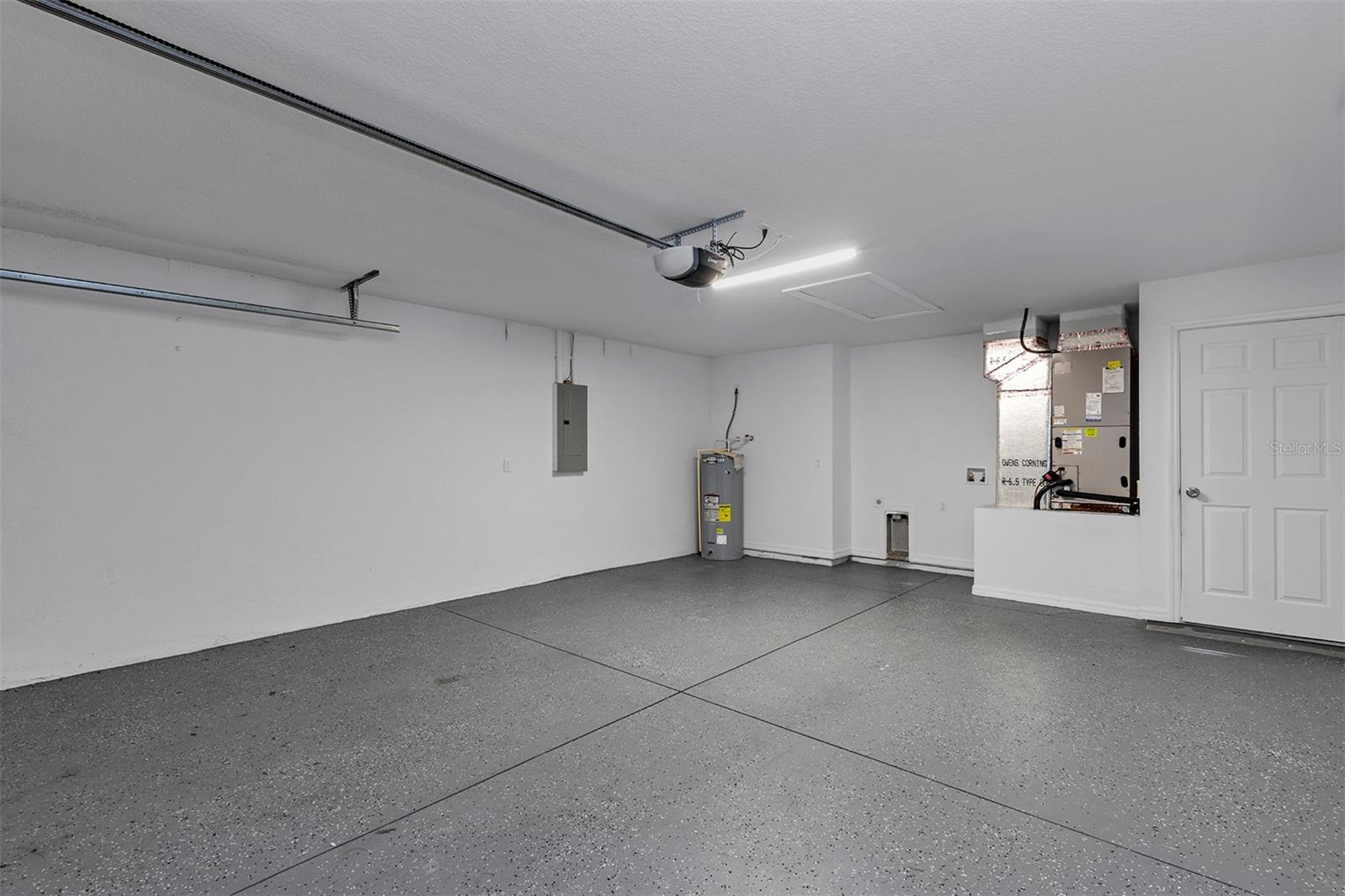 BELLEVIEWS SUNNY SKIES - Residential