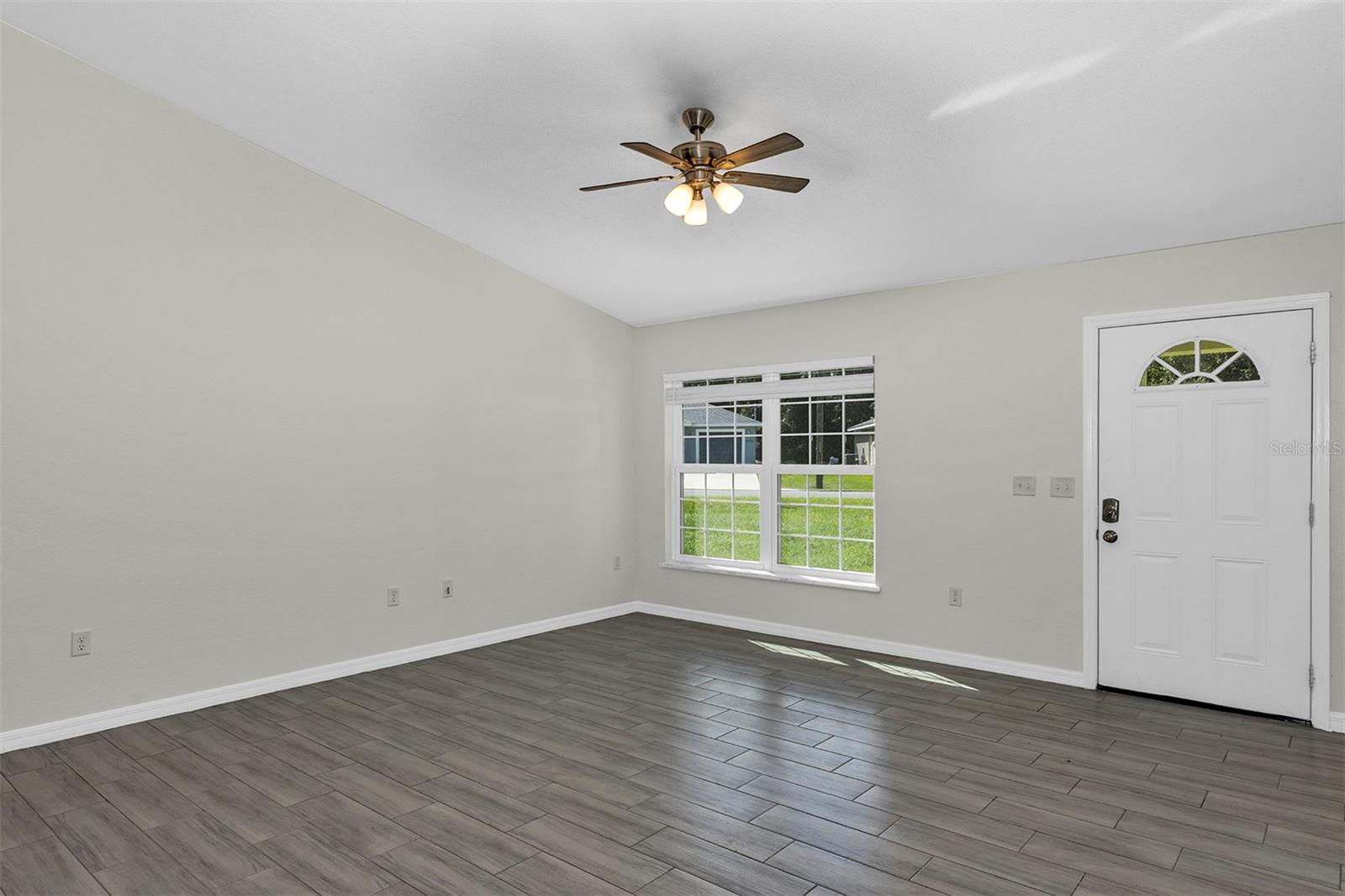 BELLEVIEWS SUNNY SKIES - Residential