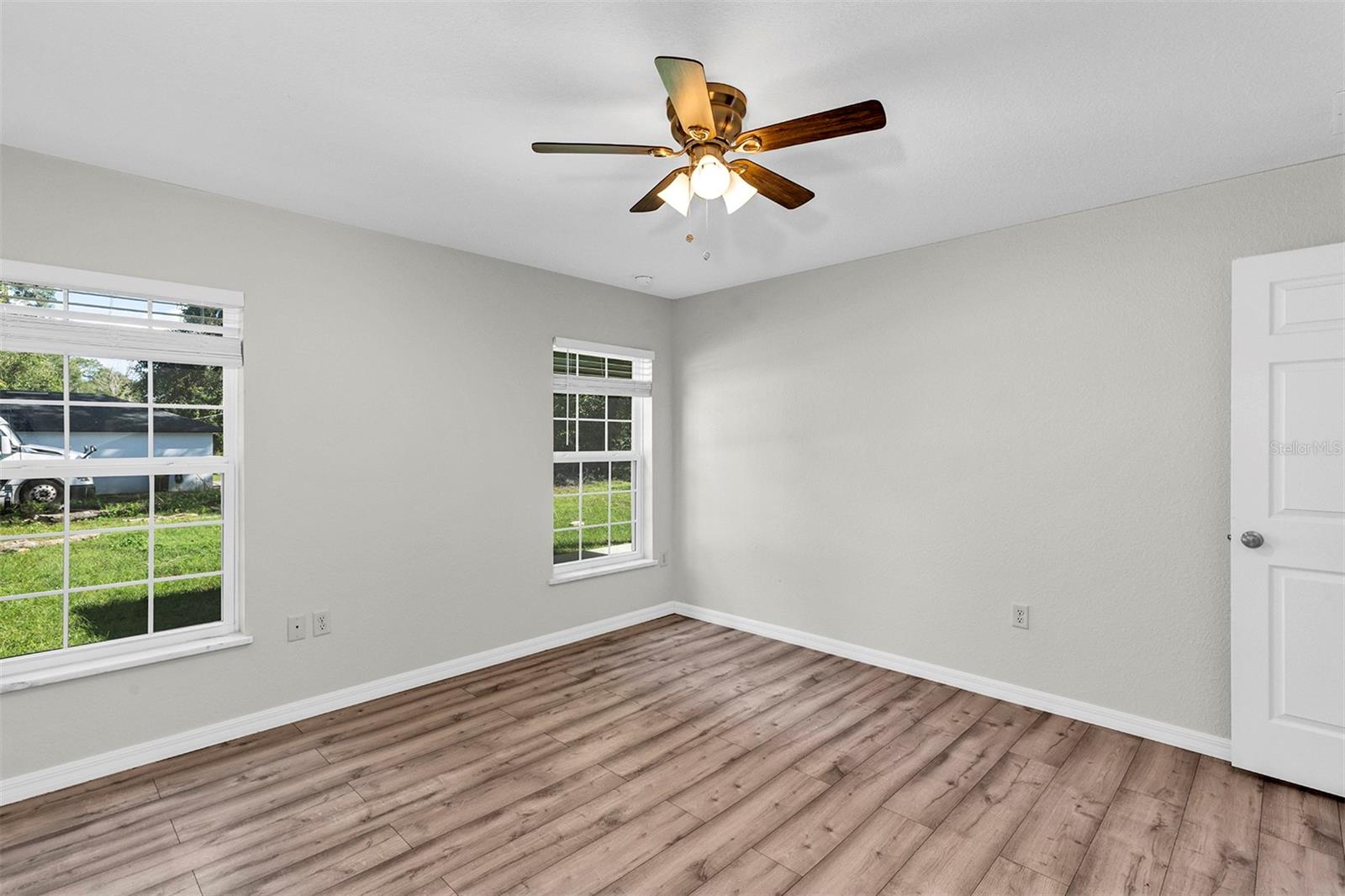 BELLEVIEWS SUNNY SKIES - Residential