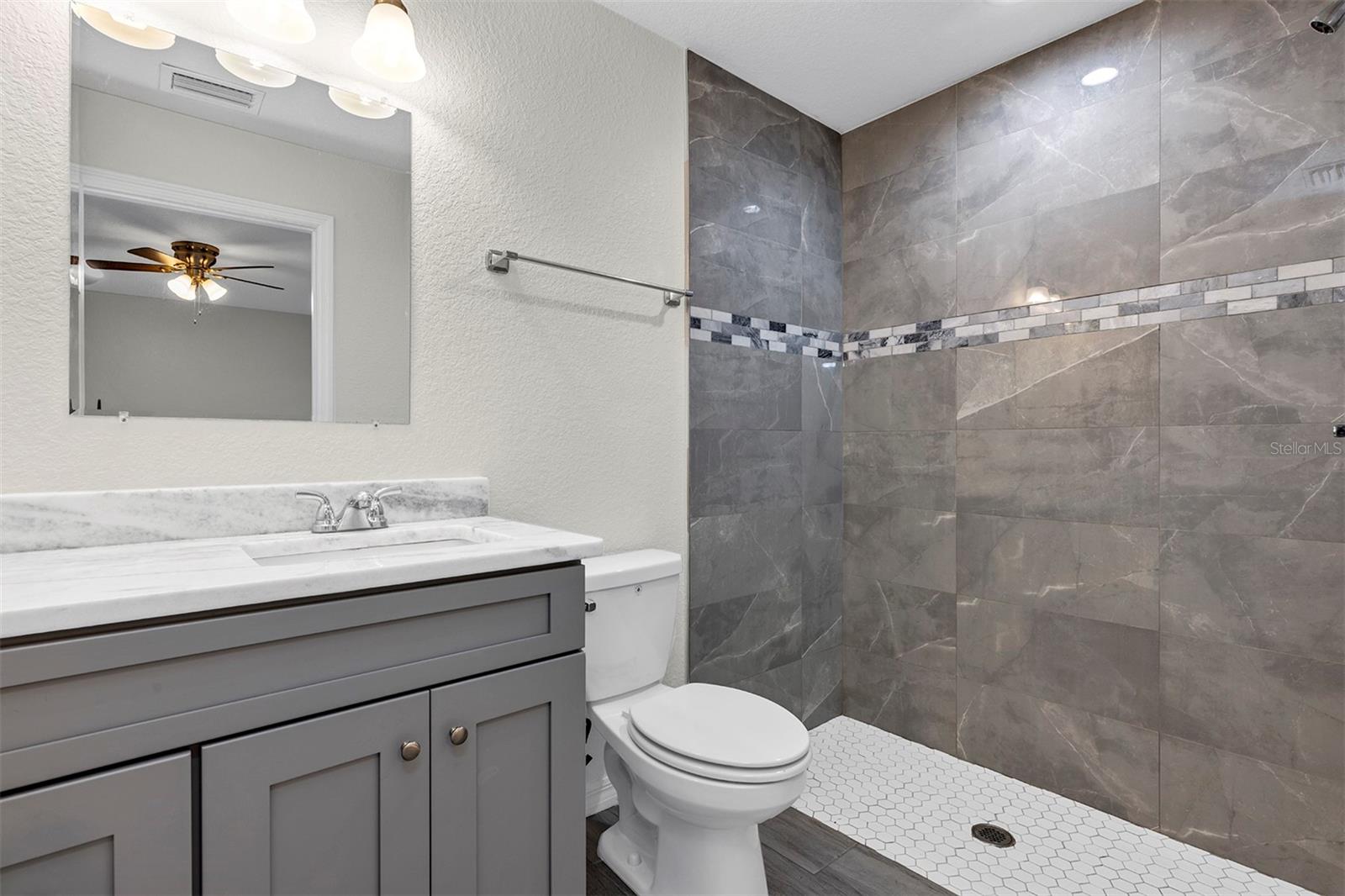 BELLEVIEWS SUNNY SKIES - Residential