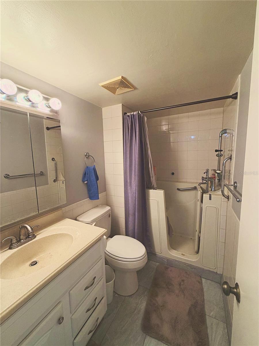 GOLDEN LAKES VILLAGE CONDO E - Residential