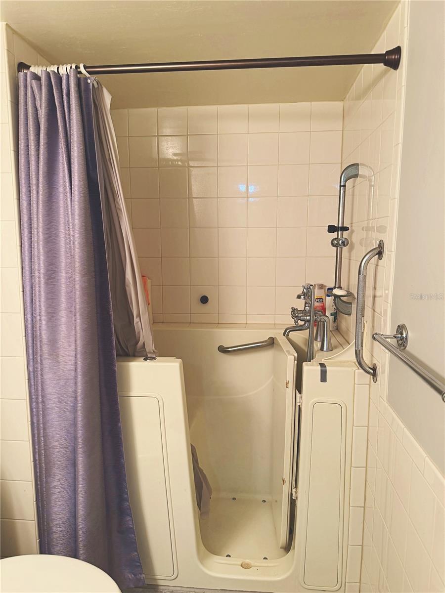 GOLDEN LAKES VILLAGE CONDO E - Residential