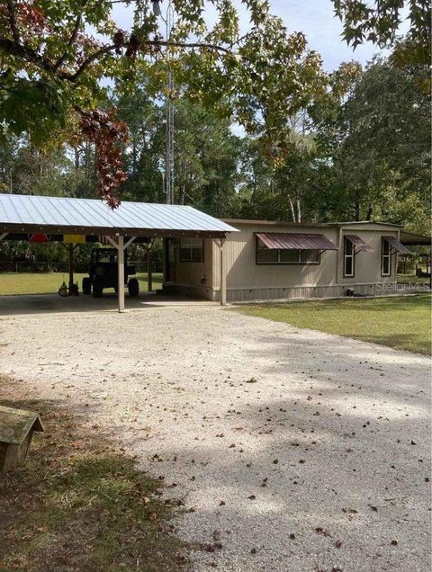 A home in CHIEFLAND