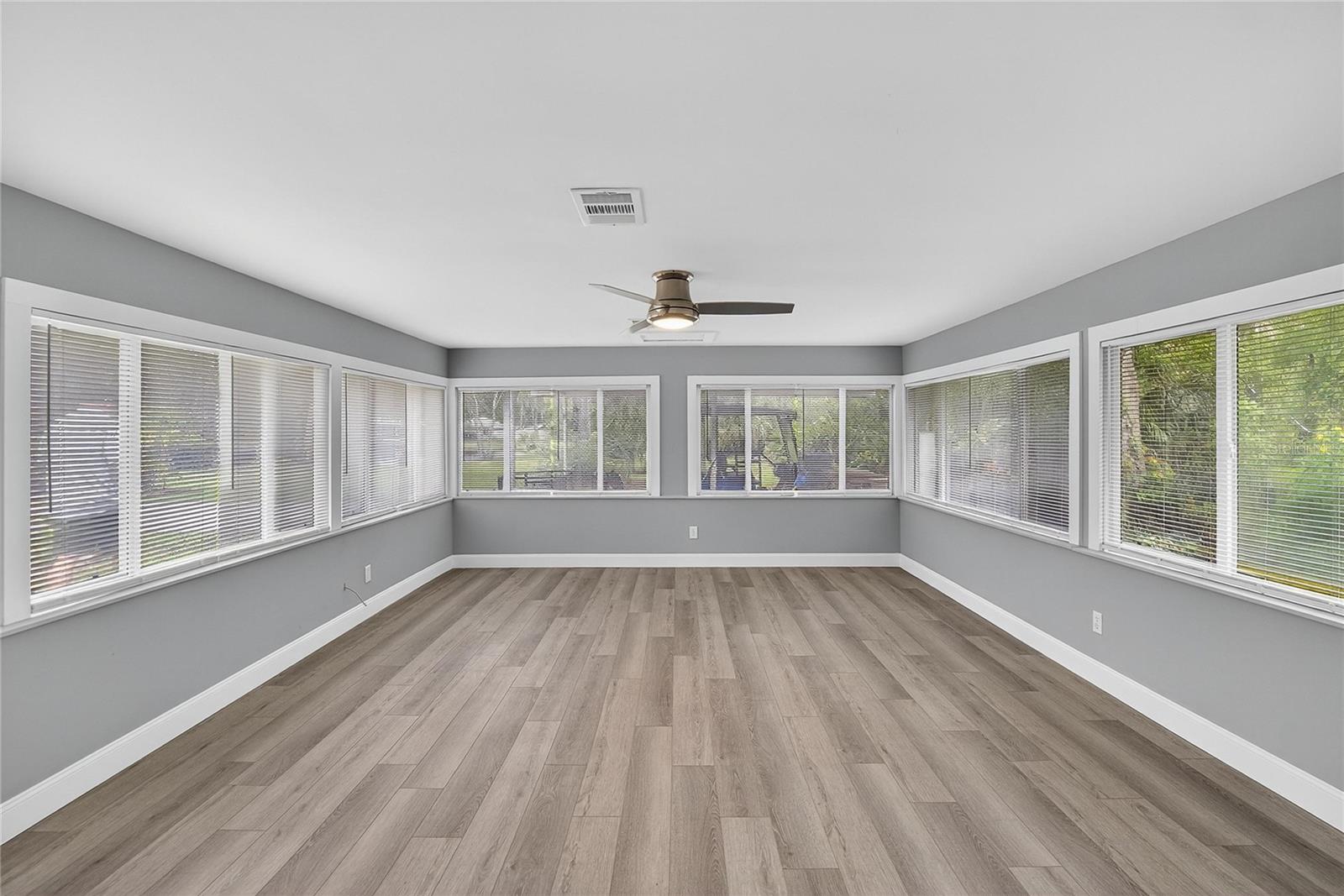 ROSELAND PARK - Residential