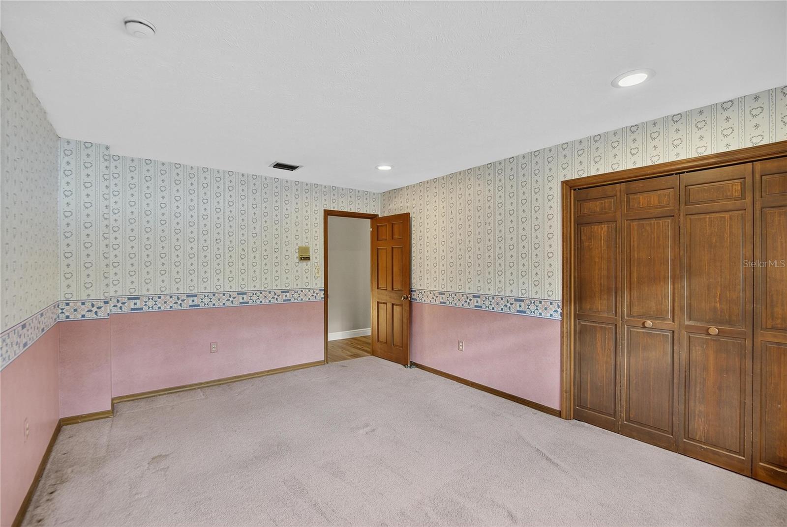 ROSELAND PARK - Residential