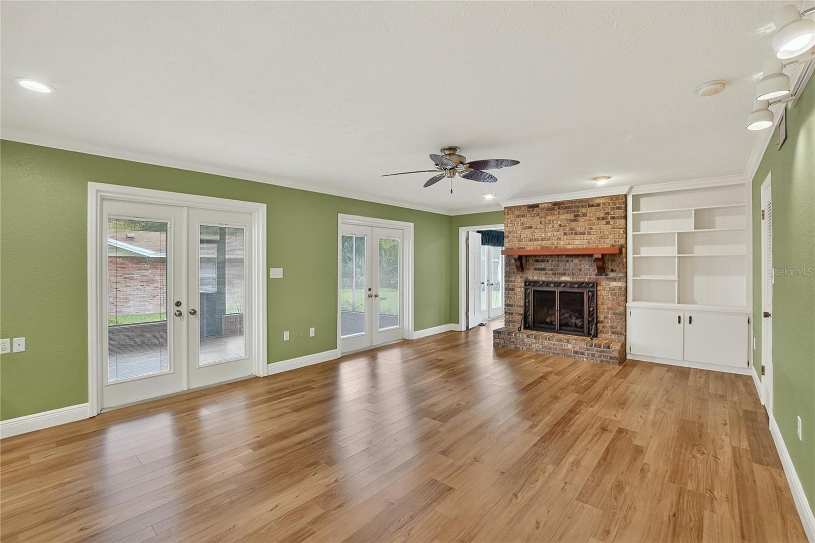ROSELAND PARK - Residential