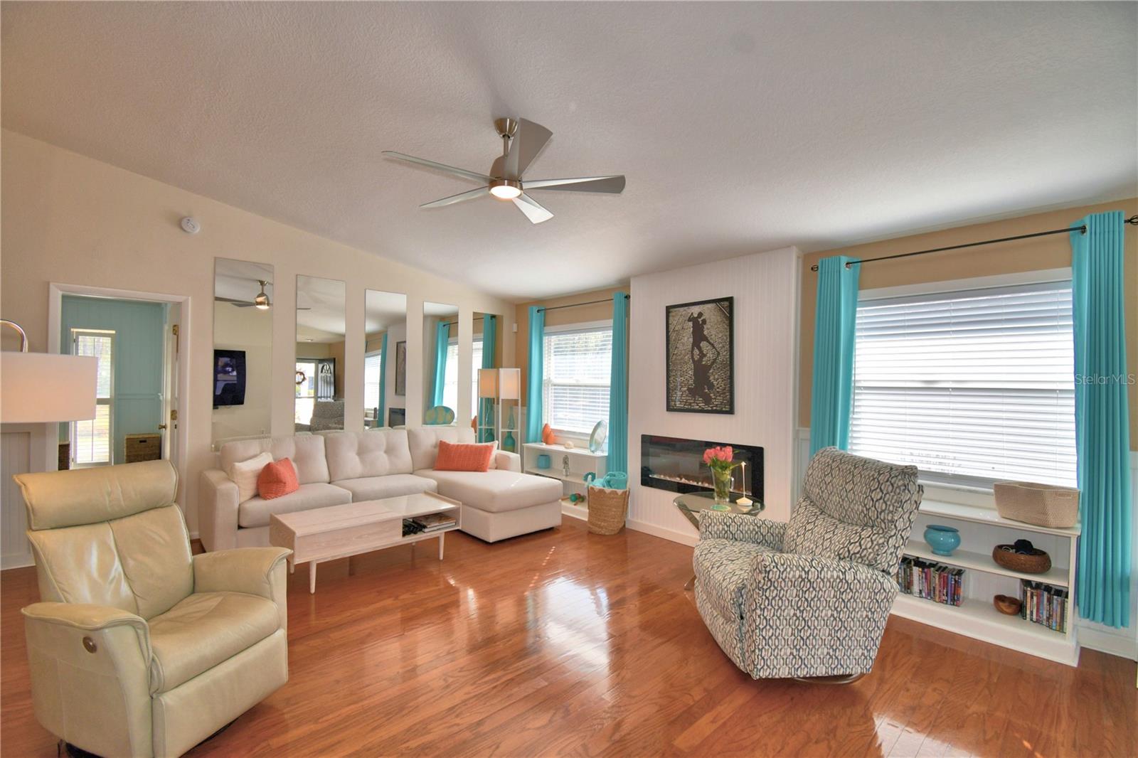 COLONNADES PH 03 - Residential