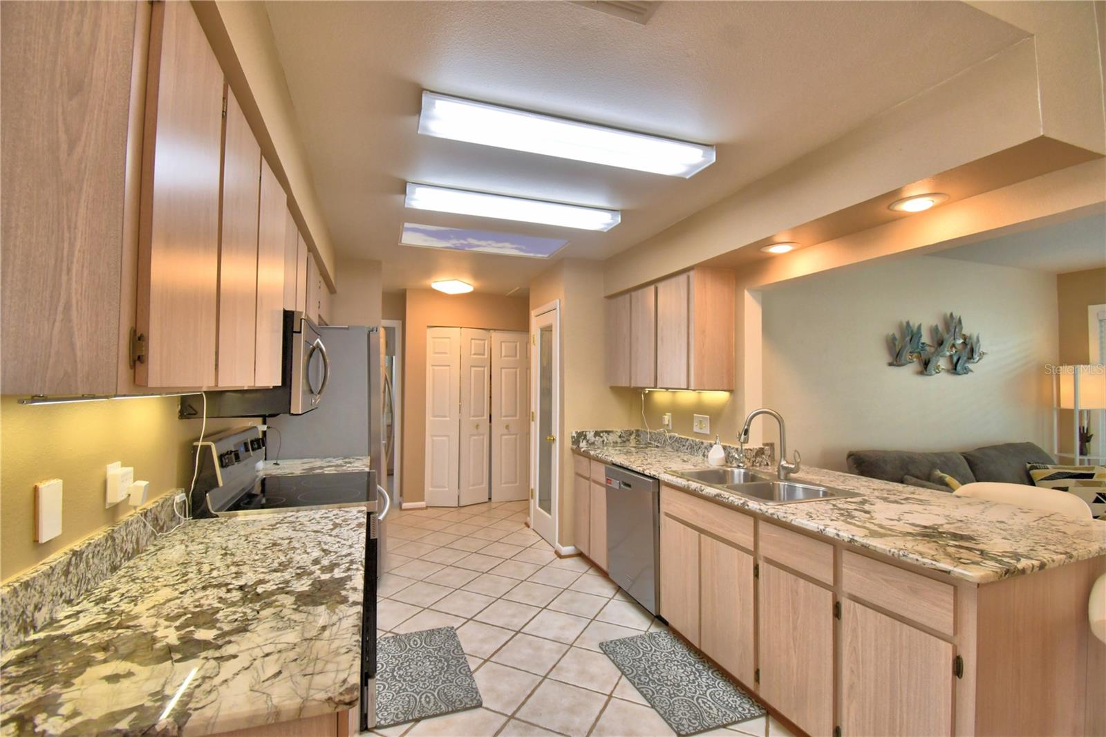 COLONNADES PH 03 - Residential