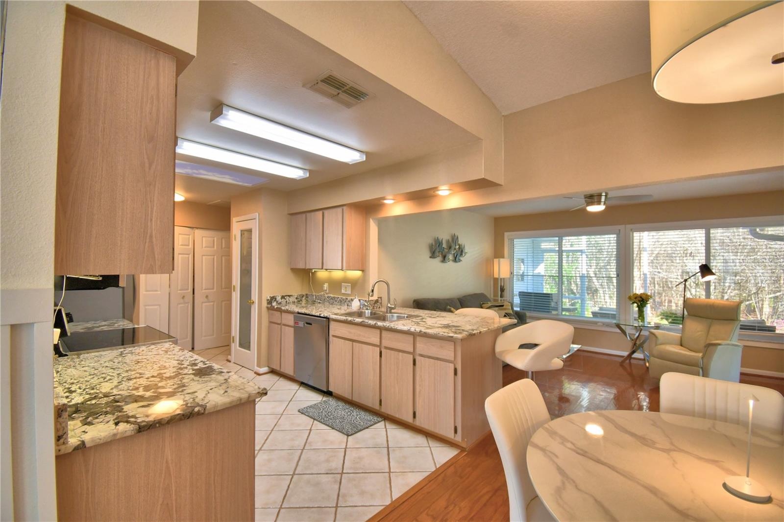 COLONNADES PH 03 - Residential