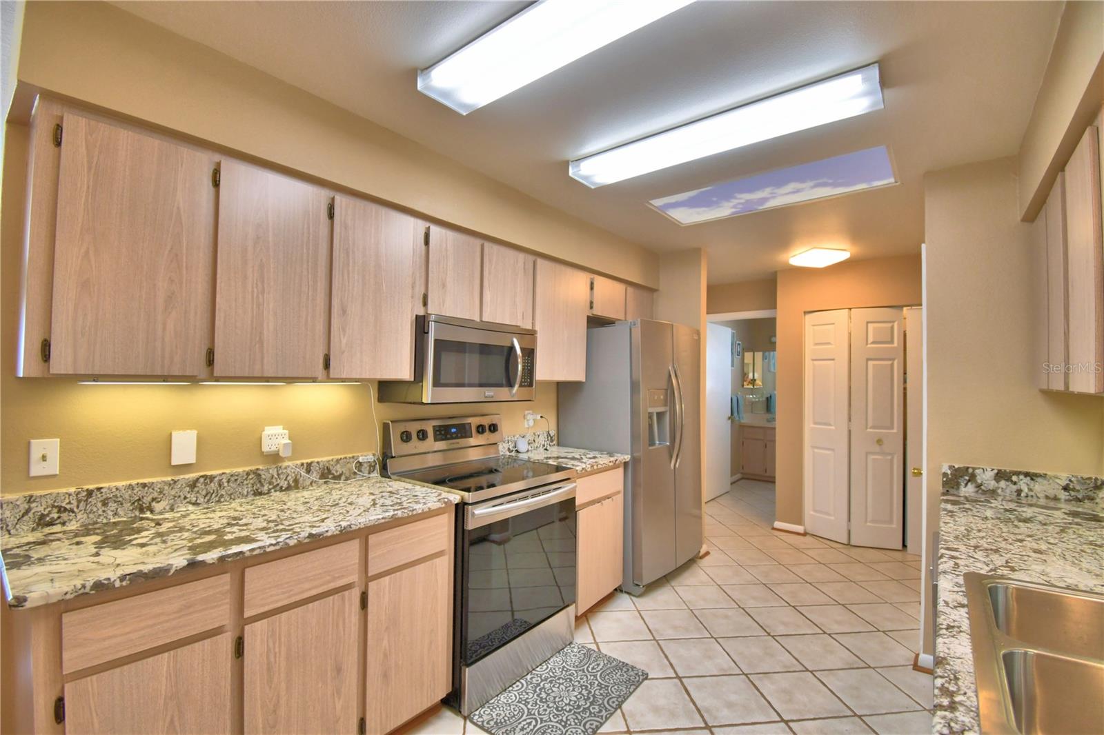 COLONNADES PH 03 - Residential