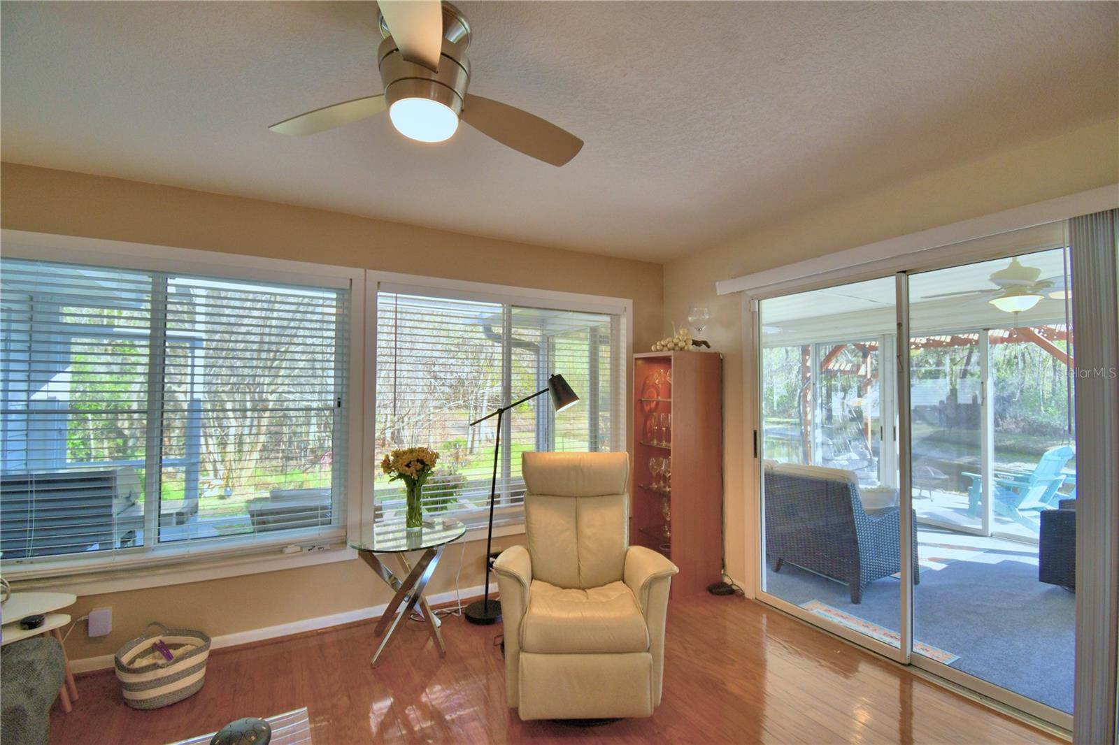 COLONNADES PH 03 - Residential