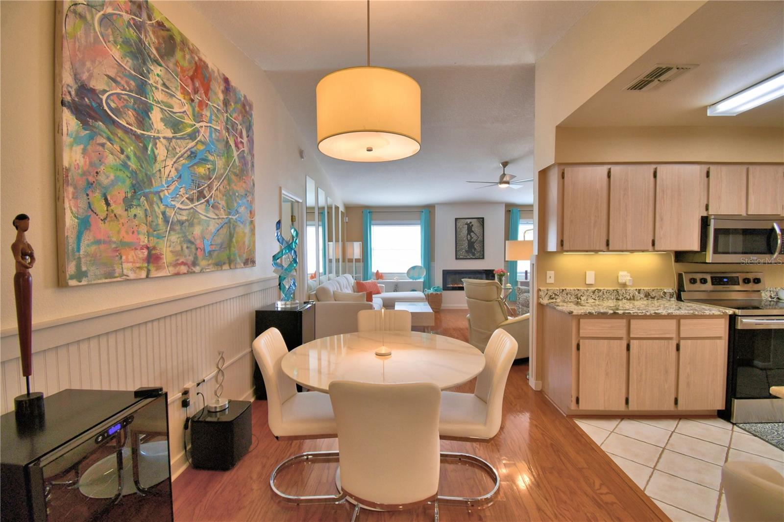 COLONNADES PH 03 - Residential