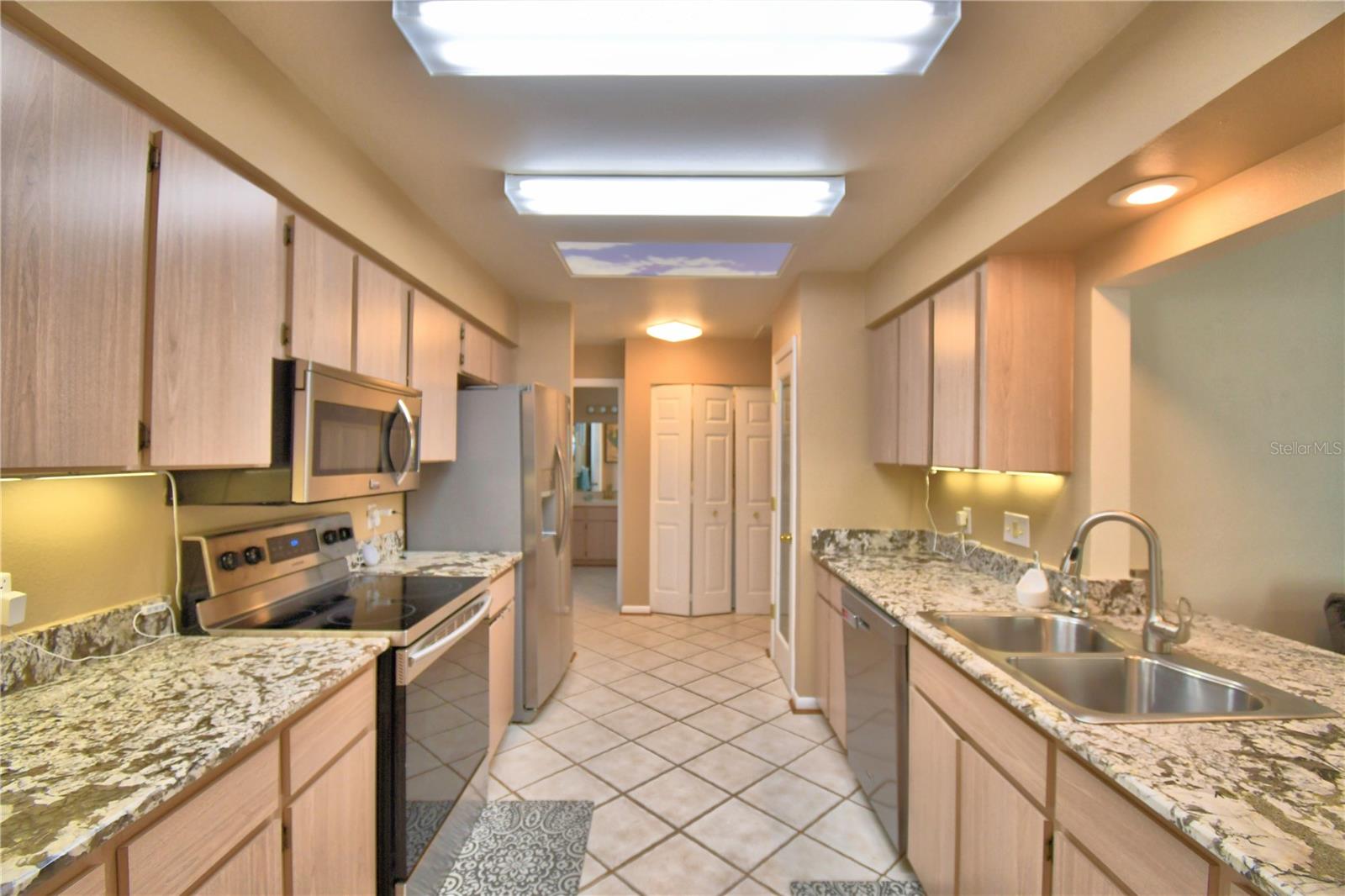 COLONNADES PH 03 - Residential